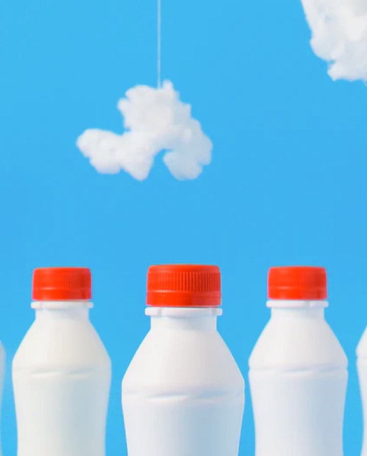 Les bouteilles de Milk en blanc